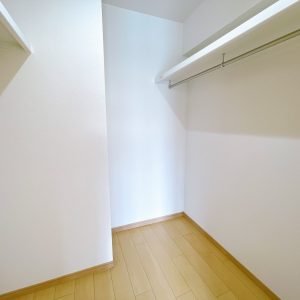 １８０ｃｍのスタッフが大の字になって寝転べる広さです♪(内装)