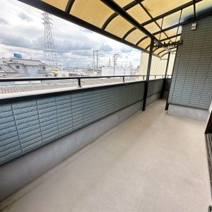 バルコニーは広々していて洗濯物が多くても安心♪