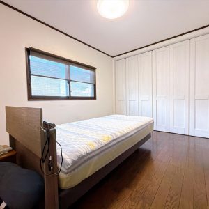 扉を開けると隣のお部屋とつながり、広々とした空間に！