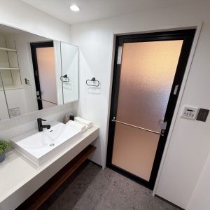 デザイナーズならではの洗練された洗面台は細部までこだわりを感じます