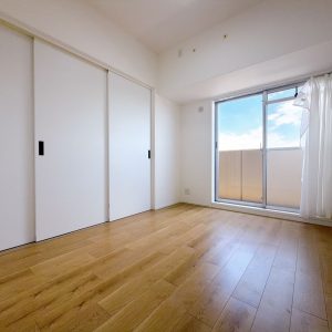 5.2帖洋室。お子様の遊び場や、客間など多目的に活用できますね(^^♪