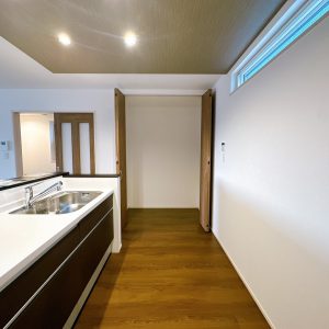 調理スペースもしっかり確保されており、料理がスムーズに行えますね(^^♪(キッチン)