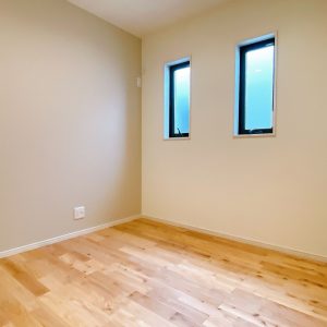 各居室に色違いのアクセントクロスを採用していて、空間ごとに表情のある住まいです。(内装)