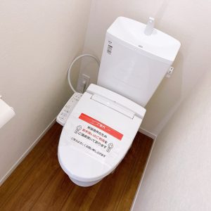 清潔感のある温水洗浄便座付トイレです♪２階にもトイレ設置されていますので朝の混雑も安心！