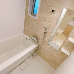 ２０２５年１２月にリフォーム済◎窓付きの浴室は換気もしやすく、カビ対策にも嬉しい♪(風呂)