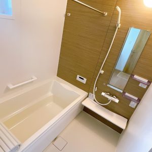 浴室乾燥機付きで快適なバスライフと家事効率を両立してくれます♪浴室フロアは床表面が浅く汚れが溜まりにくい！（＾▽＾）／(風呂)