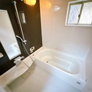 室内（2026年3月）撮影 窓付きの浴室で換気しやすく清潔に保てます(風呂)