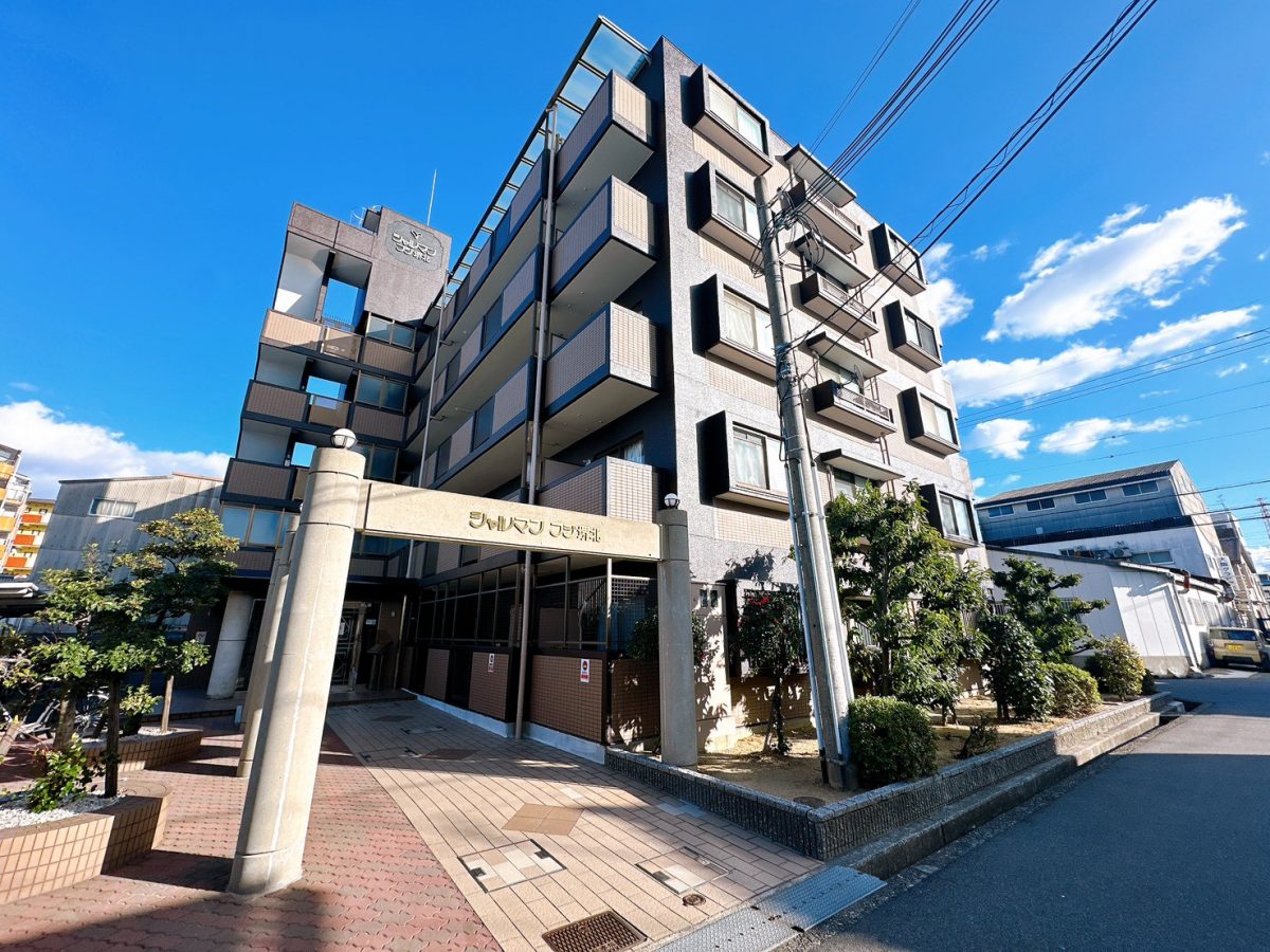 オートロック付きで防犯面にも配慮された6階建てマンションです(^^)/(外観)