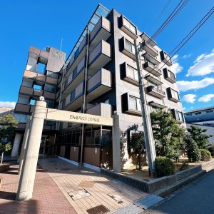 オートロック付きで防犯面にも配慮された6階建てマンションです(^^)/(外観)
