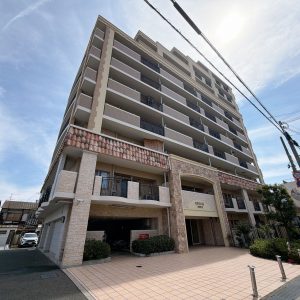 一級建築士/インテリアコーディネーターによる設計、家具選定のデザイン監修されたフルリノベーションのデザイナーズマンションです