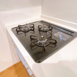 3口コンロで料理の効率が上がります♪(キッチン)