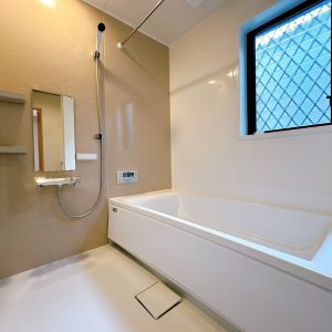 窓付きの浴室で湿気がこもりにくく、カビ対策になりますね(^^)(風呂)