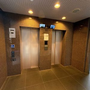 エレベーター二基付なので朝の混雑も安心