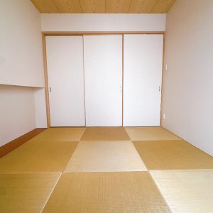 1階に和室を設けており、来客用やくつろぎスペースとして幅広く利用可能(内装)