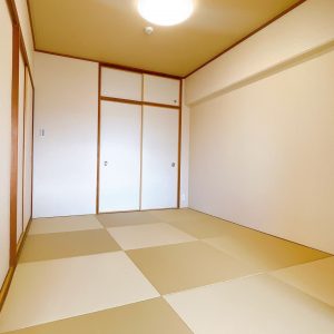琉球畳を使用している６帖の和室です。通常の畳より上質でおしゃれなお部屋に♪