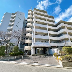 新金岡駅まで徒歩5分、小中学校も徒歩圏内のお子様連れのご家庭には安心の立地です(^^)/(外観)