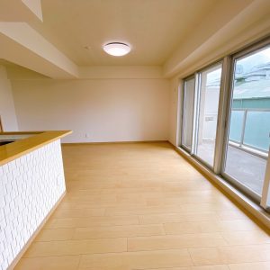 家具の配置を考えるのが楽しくなる広さです♪(居間)