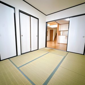 室内（2026年3月）撮影 畳の香りに癒される心安らぐ和室は来客用やお昼寝スペースとしても重宝します(居間)