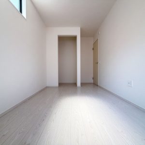 白を基調としたお部屋で清潔感があっていいですね（＾＾）(内装)
