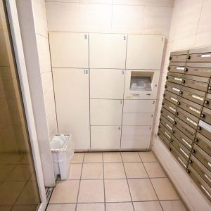 不在時でも荷物のウ受け取りができる便利な宅配ボックスもございます(^^)
