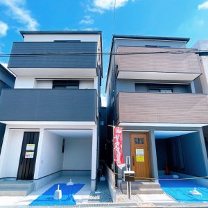 雨の日も大切なお車を守ってくれるビルトインガレージです♪(外観)