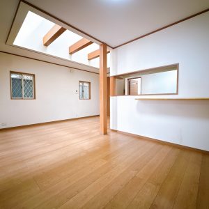 室内（2026年3月）撮影 吹き抜け×解放感のある 約18帖のゆとりの広さのLDK(居間)