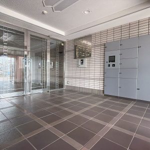 オートロック付きでセキュリティ面も安心。宅配ボックスもあって便利ですね♪