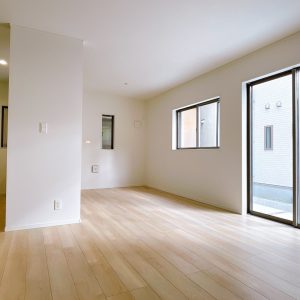家具の配置を考えるのが楽しくなる広さです。(居間)