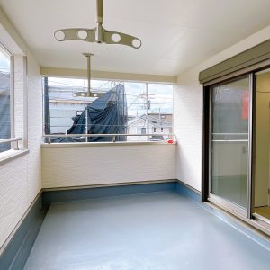 お布団の陰干しも楽々な広さです。