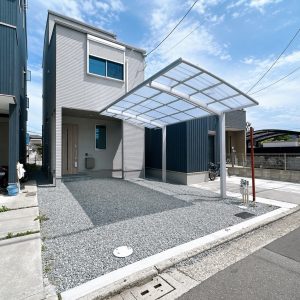 令和7年4月に建築された3階建て戸建です！諏訪ノ森駅徒歩約2分、スーパーも徒歩2分と、日々の生活に便利な好立地です(外観)