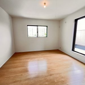 2F洋室（8.5帖）(居間)