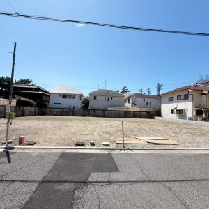 前面道路幅員5.43mとしっかり確保されておりますで、駐車も安心です(^^♪(外観)