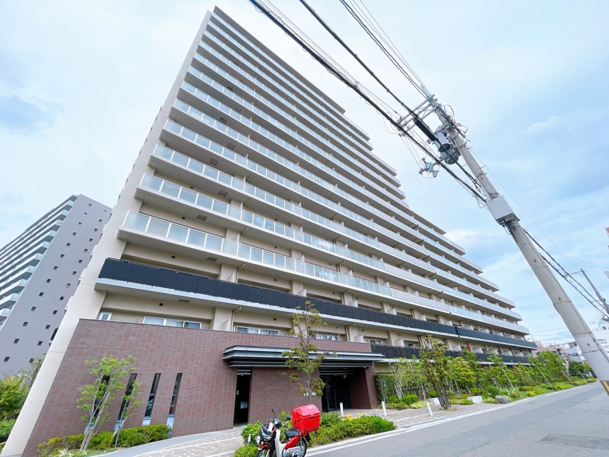 総戸数２１６戸の大きなマンションです♪(外観)