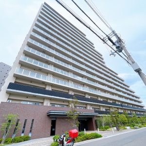 総戸数２１６戸の大きなマンションです♪(外観)