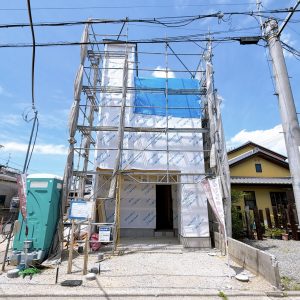 広々とした玄関とホールが、帰宅時にもゆとりを感じさせる開放的な空間に(^^)(外観)
