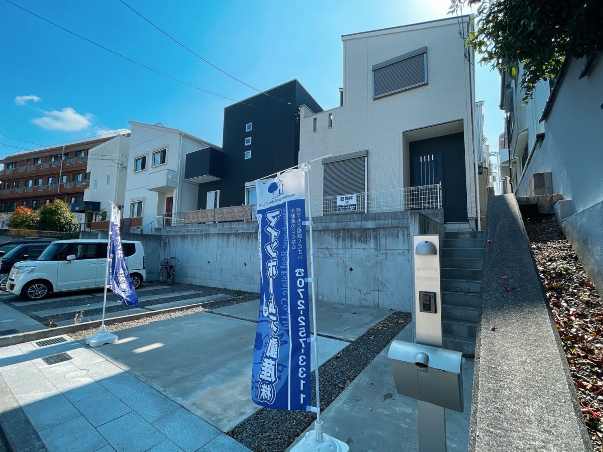 カースペースもゆったり取ってあります♪ 土地面積：122.61㎡（約37坪）(外観)
