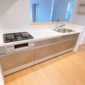 たっぷり入るキッチン収納！どこに何が入っているかがわかりやすく、出し入れも簡単です♪(キッチン)