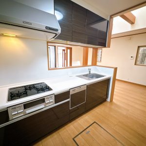 室内（2026年3月）撮影 対面キッチンでリビングを見渡せる空間(キッチン)