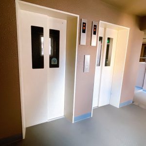 エレベーターは２基あるので忙しい朝も安心です！
