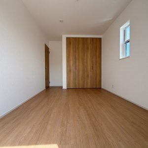 使い勝手の良い6.7帖洋室です(内装)