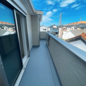 バルコニーは南東向きです♪ 朝から気持ちのいい朝陽が差します