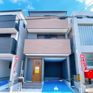 新金岡駅より徒歩10分で立地◎荷物を持っていてもスムーズに開閉できるタグキー搭載玄関扉です！！(外観)