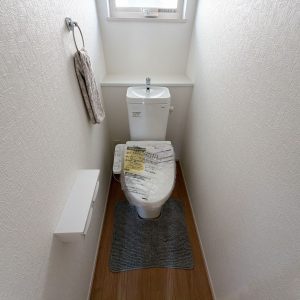 ウォシュレット付きのトイレは現代では必須！綺麗で衛生面に配慮されております。