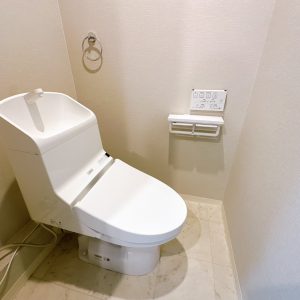 日々の使いやすさに配慮した、温水洗浄便座付トイレです