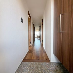 シューズクロークも大きく、玄関回りも綺麗に保てます