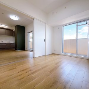 リビングに面した洋室は扉を開放すればLDKと一体感のある広々とした空間として、閉めれば個室として使える便利なお部屋です(^^)/