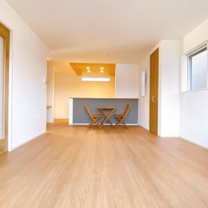 家族団らんに最適な２０帖の大型リビングです♪(居間)