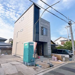 令和8年7月完成予定。デザイナーのこだわりが詰まった新築戸建です(^^)(外観)