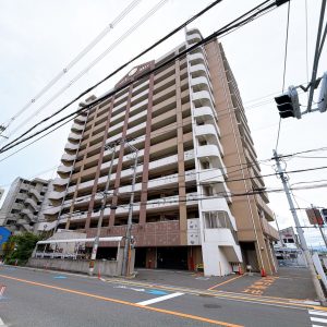 2026年4月にリフォーム済みの綺麗な3LDKです！ペットと住めるマンション（規約有）(外観)