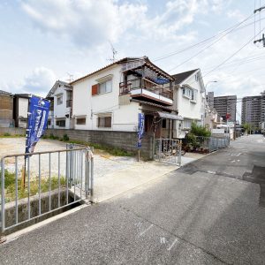 現地（2026年4月）撮影 小学校まで徒歩約10分でお子様がおられるご家庭には安心の立地です。(外観)